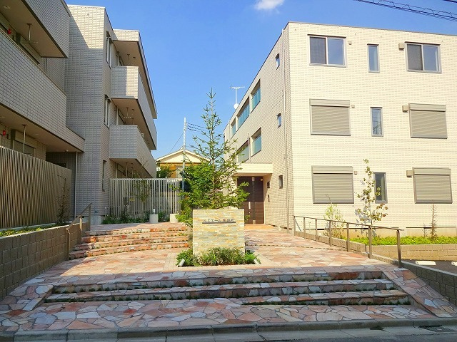 ルミエール東岸町Ａのエントランス