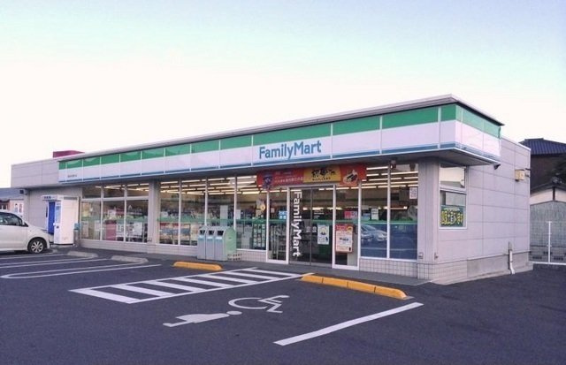 アヴォンリー上天神Ⅰの周辺|ファミリーマートさんまで900m
