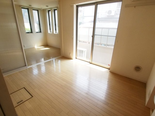 【居間・リビング】 | Raffine東山 | ※同物件別部屋参考写真