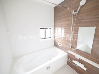 【浴室】 | 生駒市真弓２丁目の新築一戸建 全２区画 | 現地写真（Ｂ号地浴室）浴室暖房乾燥機を標準装備！