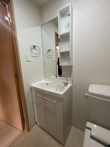 多摩市乞田の賃貸マンションの独立洗面台