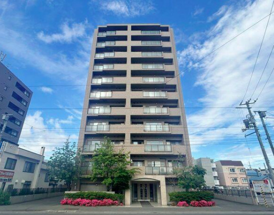 ファミール山鼻南１５条の外観