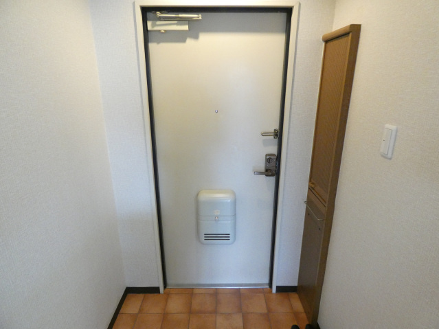 メゾンサンシャインの玄関