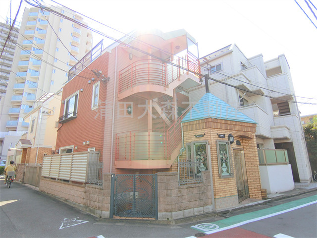 ROUND.K(ラウンドケー)の外観|2006年4月築　鉄骨造地上3階建て総戸数11戸の人気賃貸マンション
東京都大田区蒲田3丁目　JR京浜東北線蒲田駅徒歩7分、京浜急行本線京急蒲田駅徒歩3分
