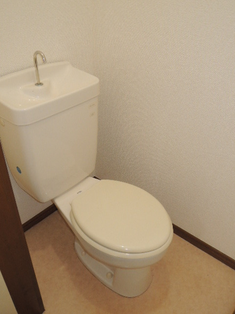 メゾンマルスのトイレ|ゆったりとした空間のトイレです