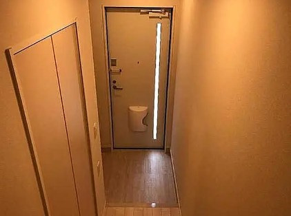 バリーズ弐番館の玄関