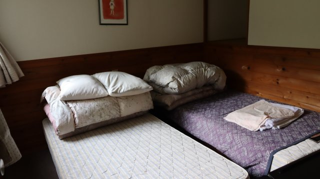 平　中綱湖別荘の洋室