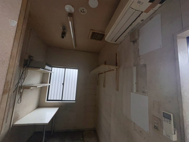 坂戸市伊豆の山町3-3店舗の内装|作業員室