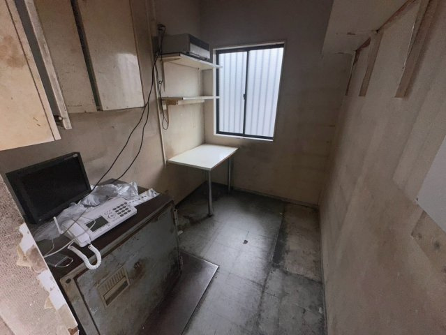 坂戸市伊豆の山町3-3店舗の内装|作業員室