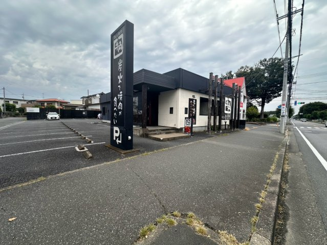 坂戸市伊豆の山町3-3店舗の駐車場