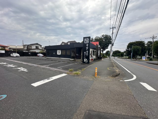 坂戸市伊豆の山町3-3店舗の駐車場