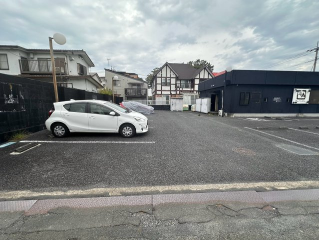 坂戸市伊豆の山町3-3店舗の駐車場