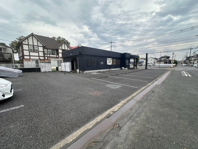 坂戸市伊豆の山町3-3店舗の駐車場