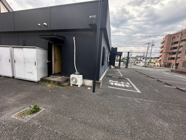 坂戸市伊豆の山町3-3店舗の駐車場