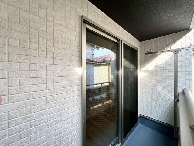 【バルコニー】 | 練馬区大泉学園町７丁目　新築戸建て | 【施工例】洗濯物も気持ちよく干せる、陽当たり良好なバルコニー