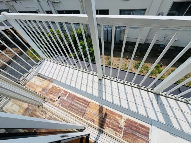 筑西市幸町門井 リフォーム物件　のバルコニー|〇バルコニー〇
陽当たり良好なバルコニー！２居室から出入りできるので、お布団を干す際にもとても便利です♪
2026年8月撮影