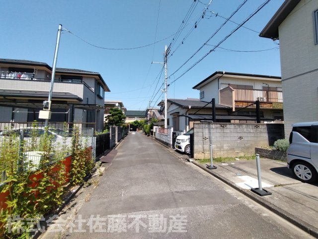 『吹上駅』南口18分・約55坪、閑静な住宅街の整形地の前面道路含む現地写真|2026年8月24日 13:00頃撮影。前面道路の写真です。対象地は右側です。