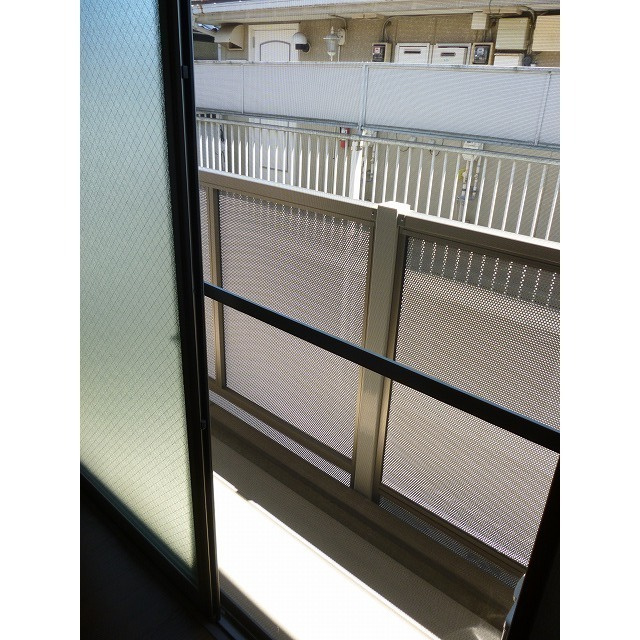 小金井市本町５丁目のアパートのバルコニー