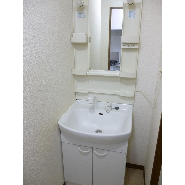 小金井市本町５丁目のアパートの洗面所