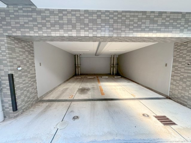 エスリード新大阪第7の駐車場