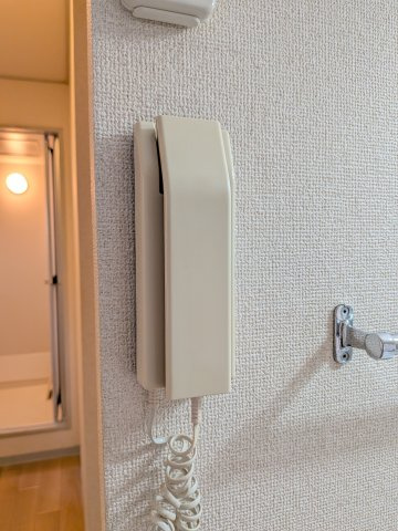 【セキュリティ】 | コーポひまわり | インターホンで来客を確認できます