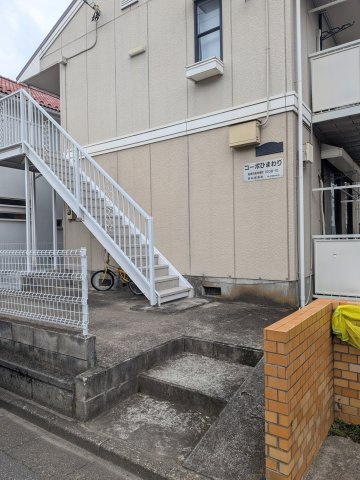 【エントランス】 | コーポひまわり | きれいなエントランスです
