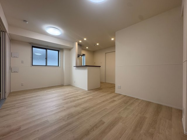 府中市若松町１丁目のアパートの居間・リビング