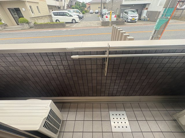 府中市若松町１丁目のアパートのバルコニー