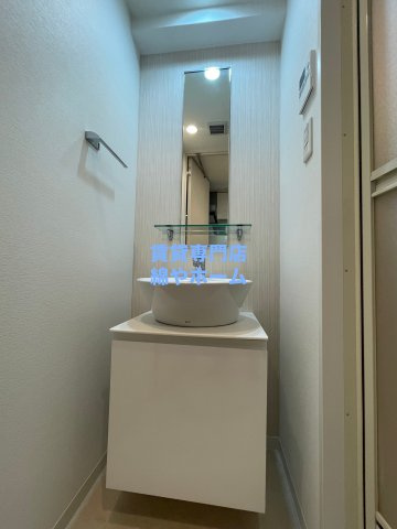 S-RESIDENCE難波Brillerの独立洗面台|朝の支度にも助かる、独立の洗髪洗面化粧台