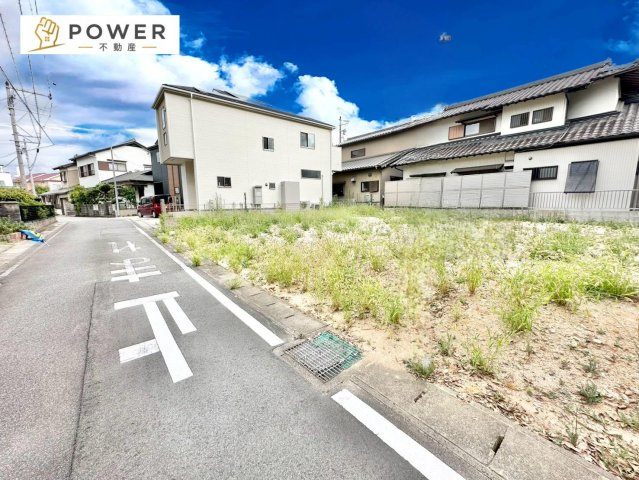 ファーストタウン　第1荒井町松島の前面道路含む現地写真|現在建築中のため、real な仕上がりをいち早くご覧になりたい方は、現地でのご案内も可能です。お気軽にお問い合わせください。									
									