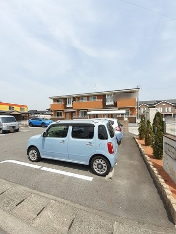 リヴェール　　刈谷市近郊の賃貸はクラスホーム刈谷店の駐車場|駐車場があるので、車を買う予定の方も安心です