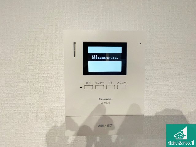 加古川市平岡町一色　第11期　新築一戸建ての防犯設備|カラーモニターインターホン！声だけでなく来訪者の姿や顔がモニターで確認できるので、小さなお子様がいらっしゃるご家庭でも安心できます！