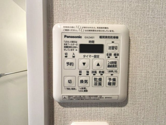 【冷暖房・空調設備】 | サングレール・フェニング | 浴室乾燥機付きですので、雨の日の洗濯物も安心ですね
