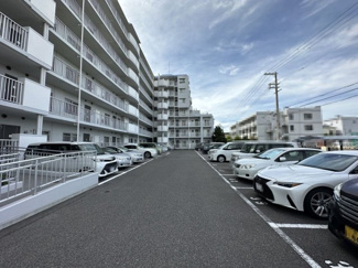 【駐車場】 | サングレール・フェニング | 【駐車場】敷地内駐車場（月額：7500円～8000円）ございますよ！要確認！詳しくは担当までお問い合わせください！