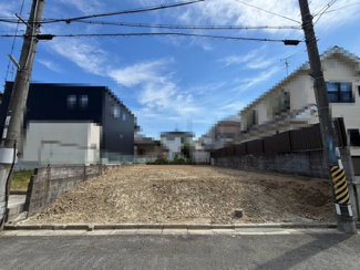 【外観】 | 周辺にはスーパーや薬局など、商業施設がそろっていますよ！とても住みやすい環境です！
