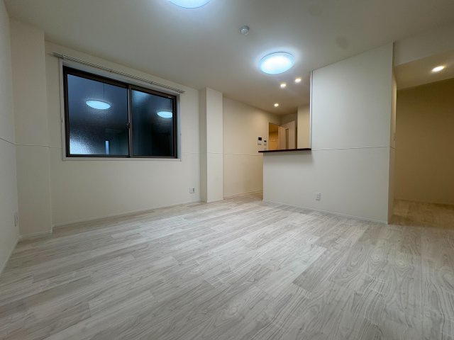 府中市若松町１丁目のアパートの居間・リビング