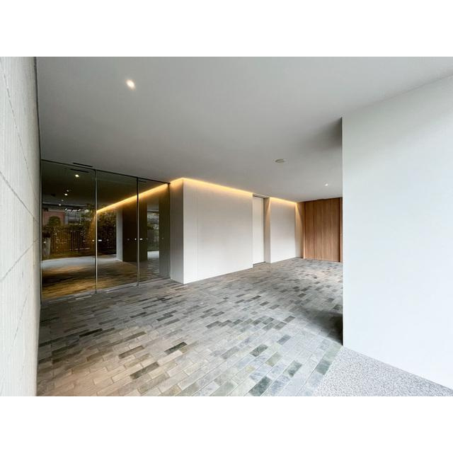 港区海岸３丁目の賃貸マンションのロビー