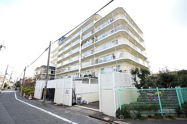 蛍池スカイハイツの外観