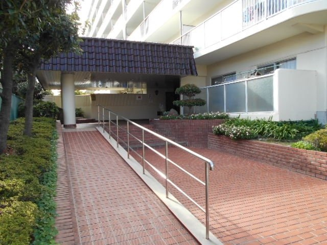 蛍池スカイハイツのエントランス