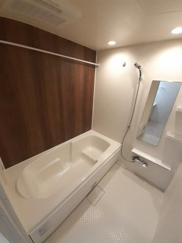 アルメールＡ　　刈谷市近郊の賃貸はクラスホーム刈谷店の浴室|ゆったり過ごせるお風呂です