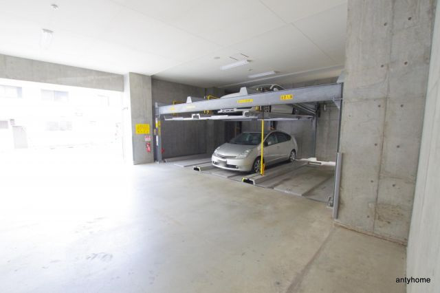 クレグラン北梅田　仲介手数料無料の駐車場