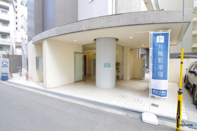 クレグラン北梅田　仲介手数料無料のエントランス