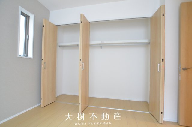 【洋室】 | 綾瀬市大上4丁目 新築戸建て 全1棟【仲介手数料無料】 | 2階　洋室1（5.7帖）クローゼット