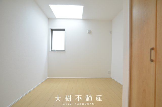 【洋室】 | 綾瀬市大上4丁目 新築戸建て 全1棟【仲介手数料無料】 | 2階　洋室2（4.4帖）