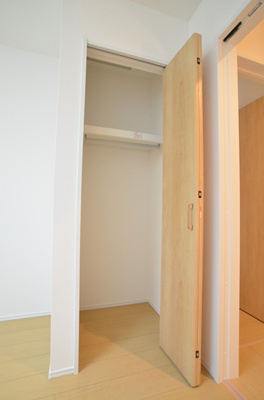 【洋室】 | 綾瀬市大上4丁目 新築戸建て 全1棟【仲介手数料無料】 | 2階　洋室2（4.4帖）クローゼット