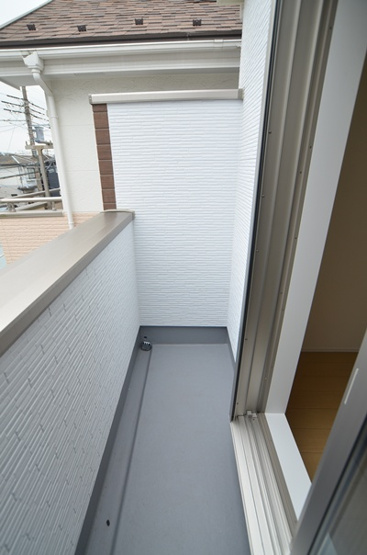 【バルコニー】 | 綾瀬市大上4丁目 新築戸建て 全1棟【仲介手数料無料】