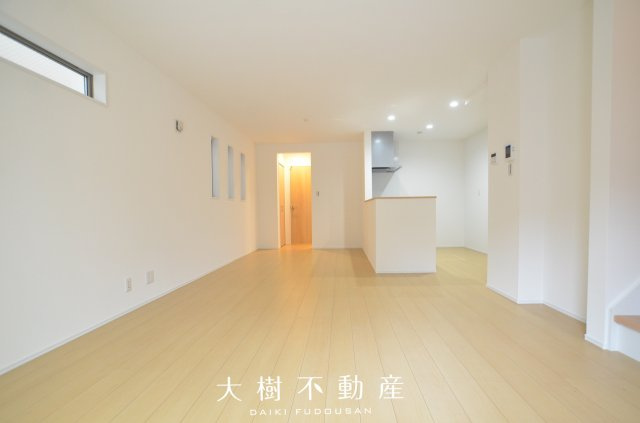 【居間・リビング】 | 綾瀬市大上4丁目 新築戸建て 全1棟【仲介手数料無料】