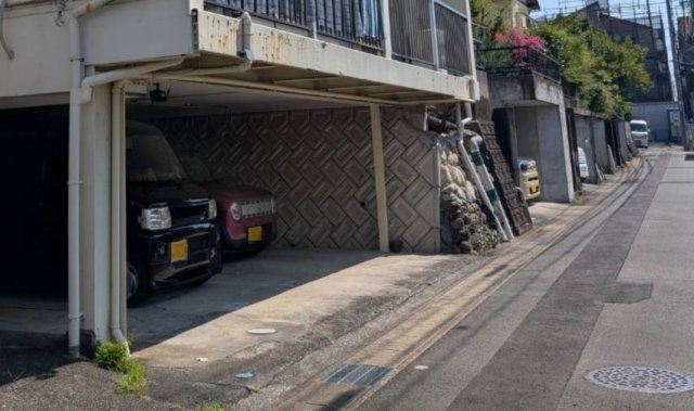 コーポヤングシティの駐車場