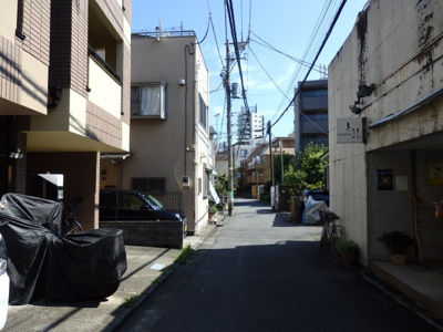 【前面道路含む現地写真】 | 渋谷区本町１丁目戸建