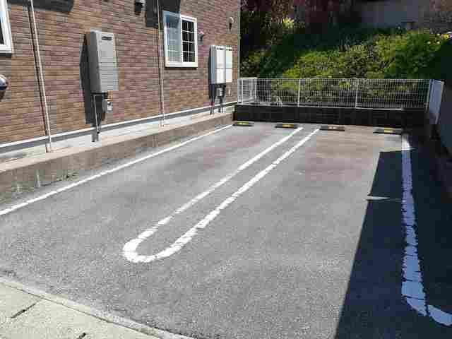 リヴィエ－ルの駐車場
